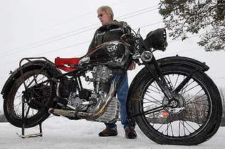 старинный мотоцикл