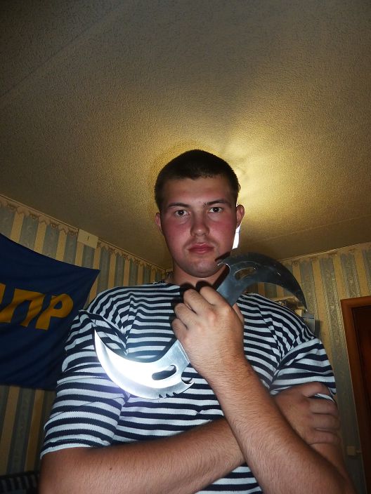 в тельняшке