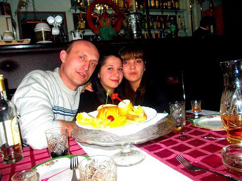 я с девчонками в баре