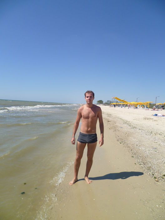 на море