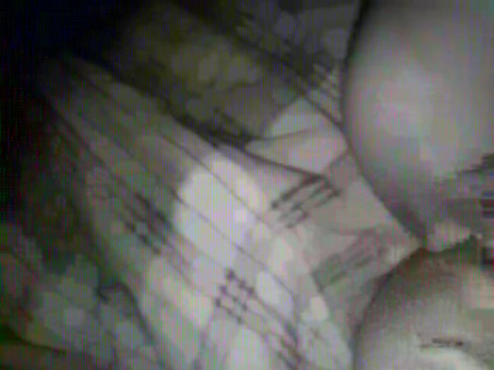 себя ласкает