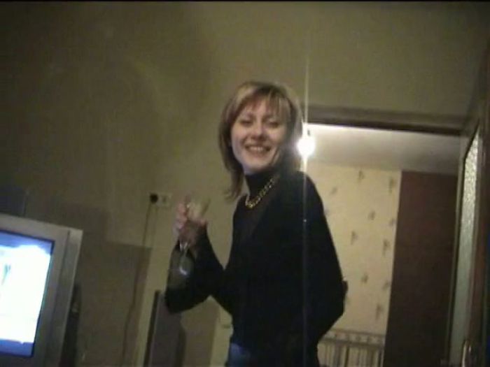 домашнее видео-приватный танец под шампусик