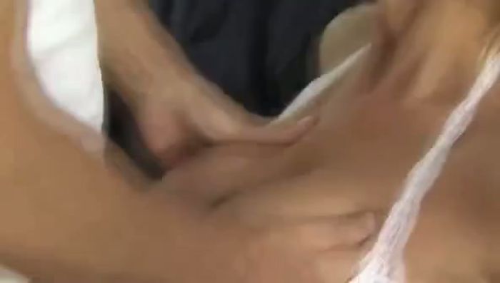 сдвинула трусики