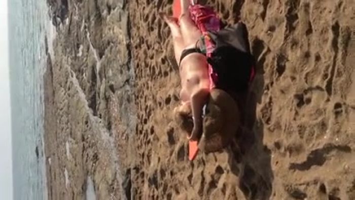 дроч на пляже