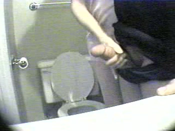 Girlfriend masturbation in bathroom