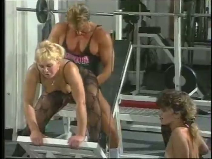 Two Cock Sucking Blondes Like A Lucky Guy