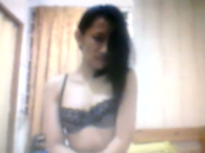 Shy Horny Chick Masturbate on Cam